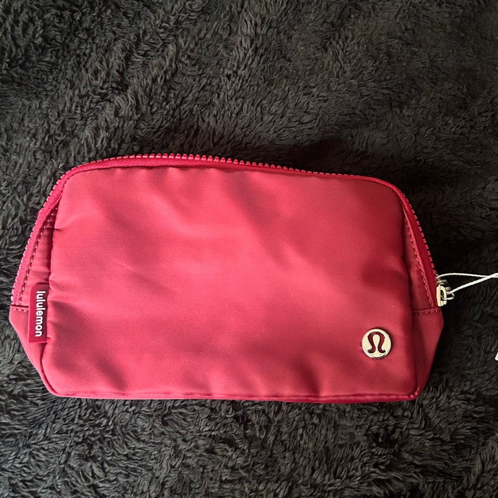 Lululemon everywhere belt bag